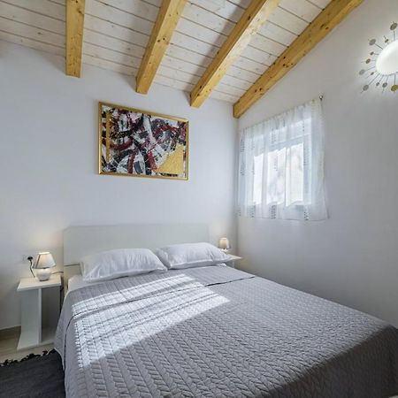 Villa Modean In Pula - Haus Fuer 2-3 Personen Exterior foto