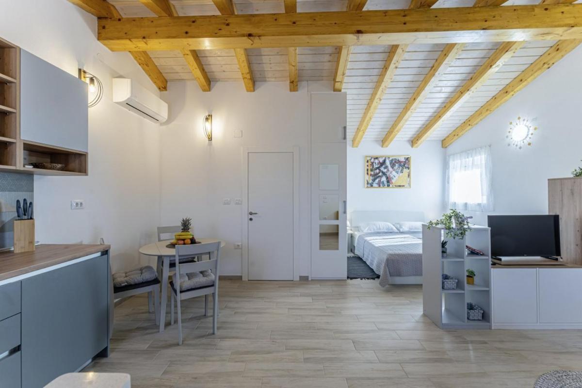 Villa Modean In Pula - Haus Fuer 2-3 Personen Exterior foto