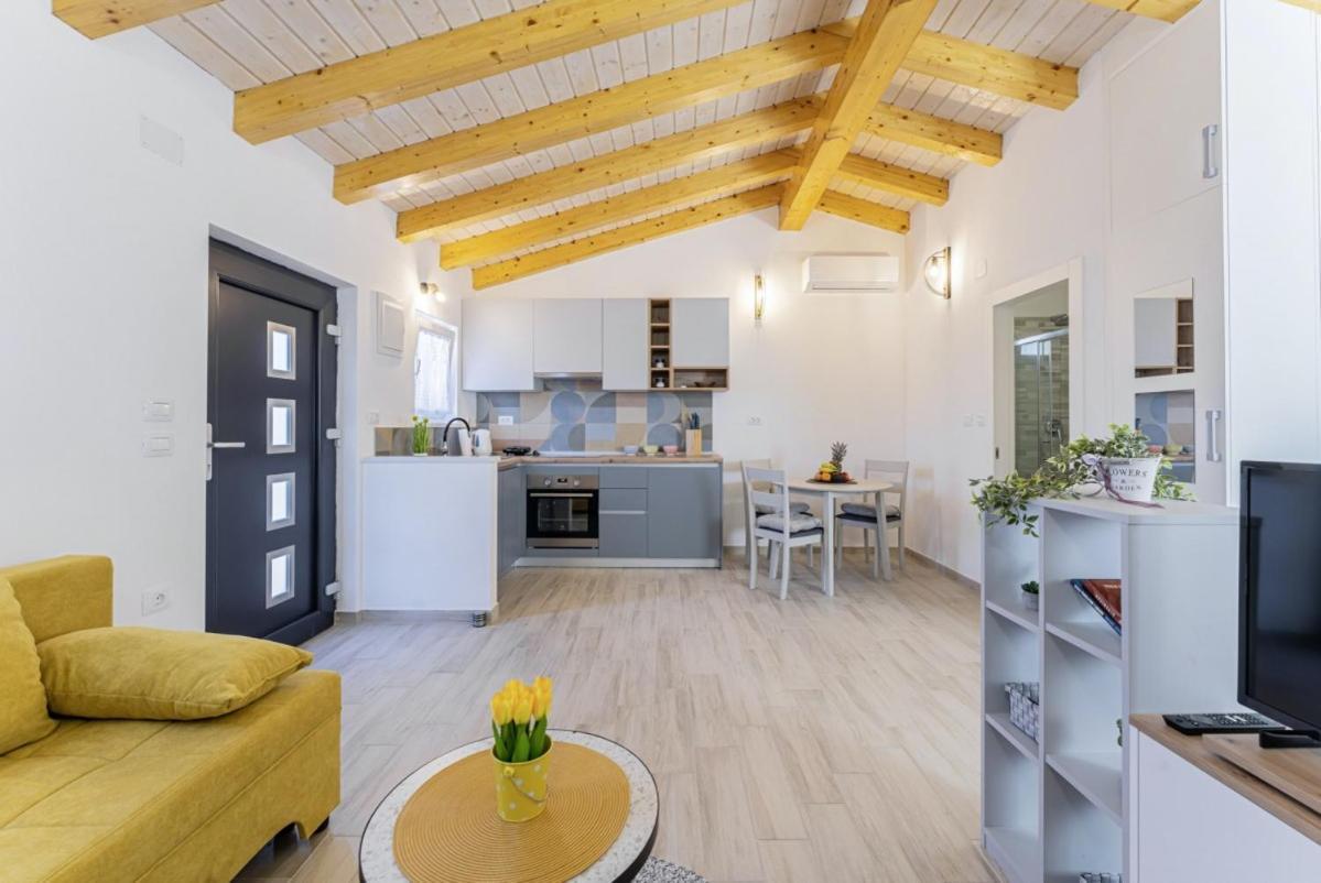 Villa Modean In Pula - Haus Fuer 2-3 Personen Exterior foto
