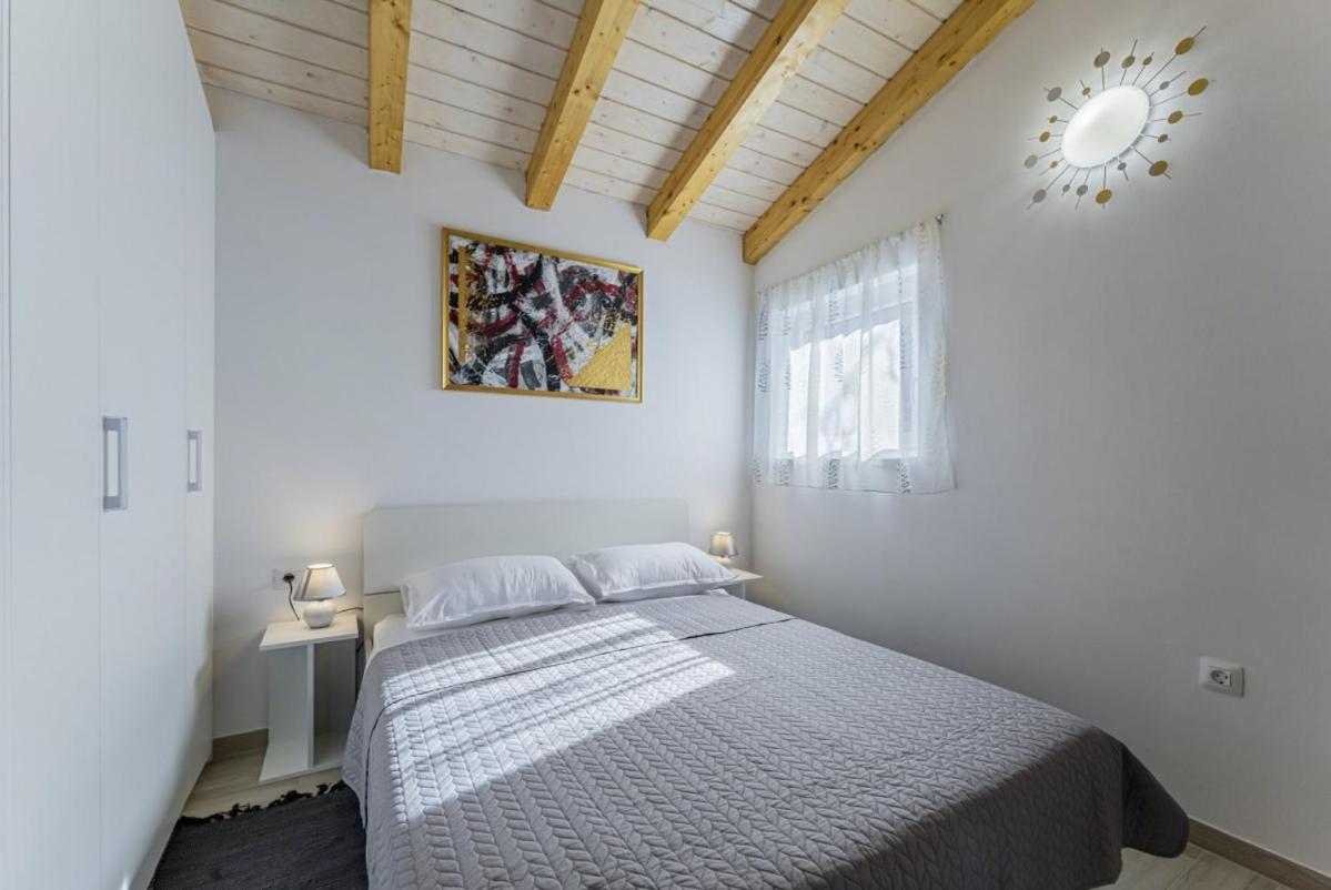 Villa Modean In Pula - Haus Fuer 2-3 Personen Exterior foto